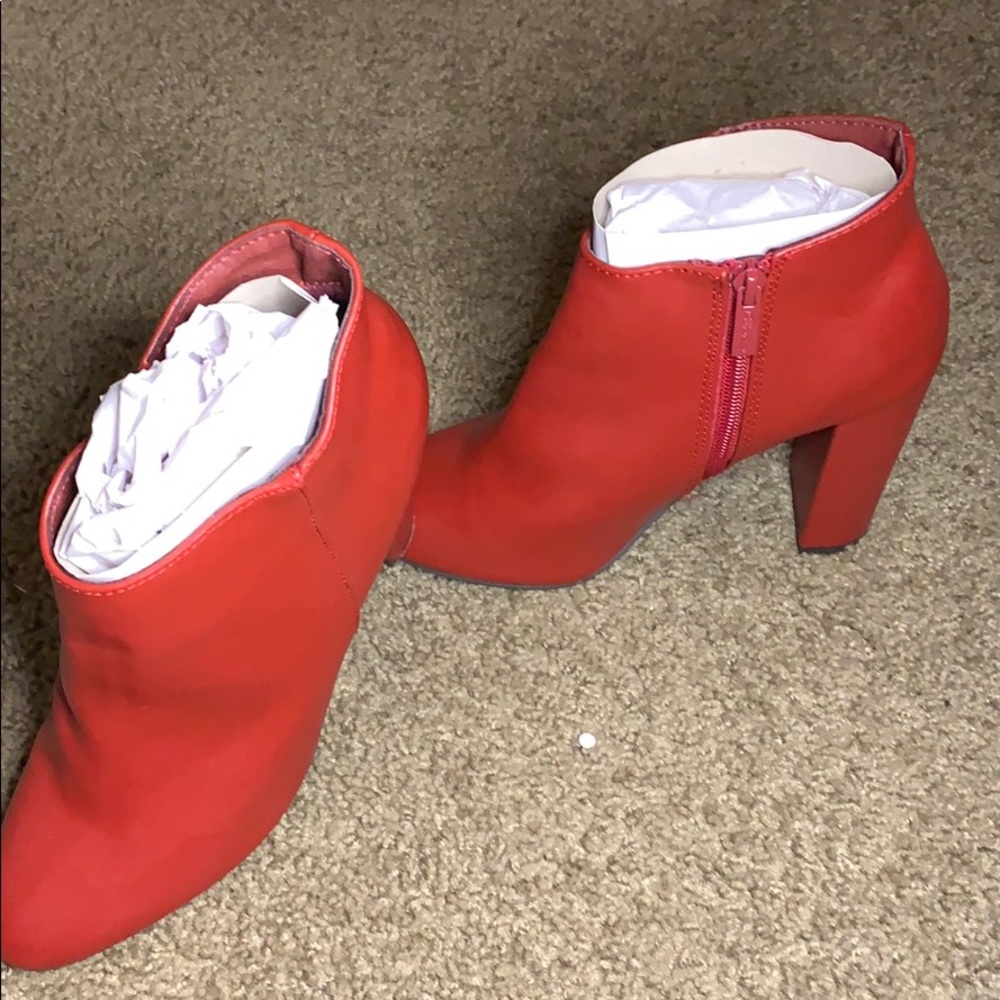 Shoes - Picture 2 of 4
